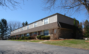 Cambria Townhomes in East Lansing, MI - Building Photo - Building Photo