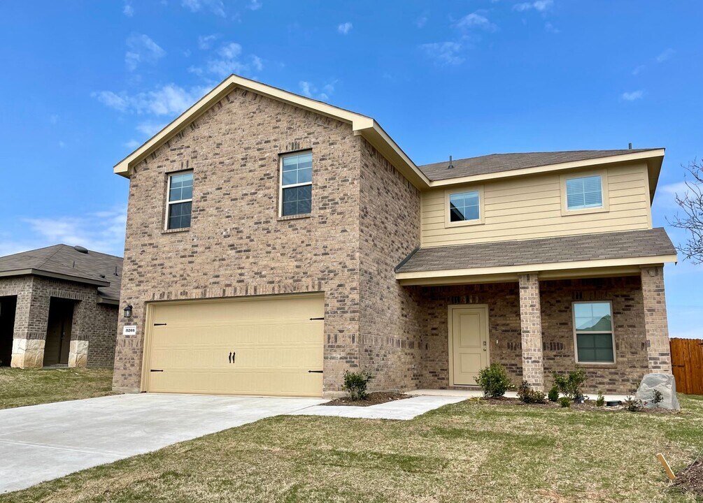 3205 Sweetwater Way in Sherman, TX - Building Photo