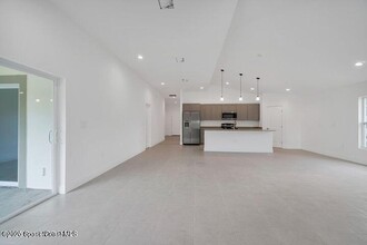 2314 Madrid Ave SE in Palm Bay, FL - Foto de edificio - Building Photo