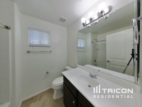 1360 E Palomino Way in Queen Creek, AZ - Building Photo - Building Photo