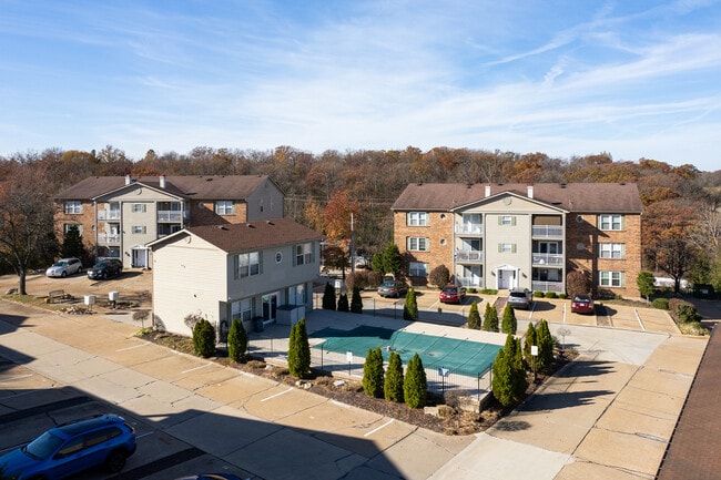 643 Green Jade Dr in Fenton, MO - Foto de edificio - Building Photo