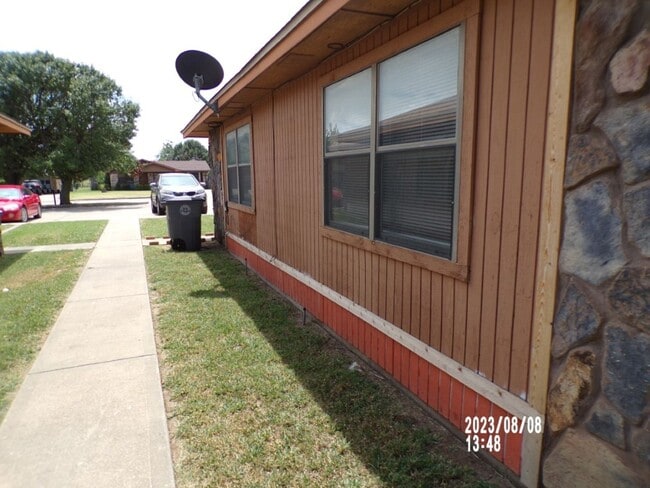 6109 NW Elm Ave in Lawton, OK - Building Photo - Building Photo