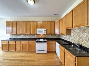 2136 W Chicago Ave in Chicago, IL - Building Photo - Building Photo