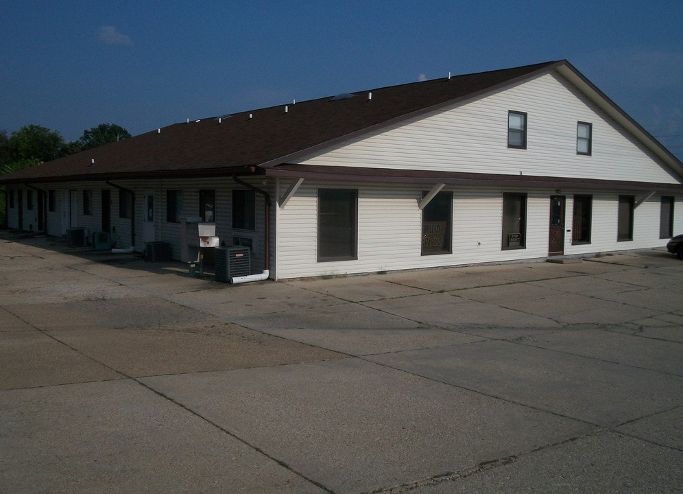 825 S Bishop Ave in Rolla, MO - Building Photo