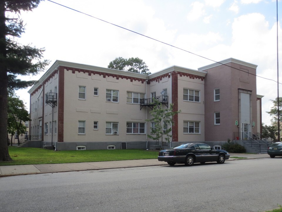 Carroll River Apartments in Riverside, NJ - Building Photo