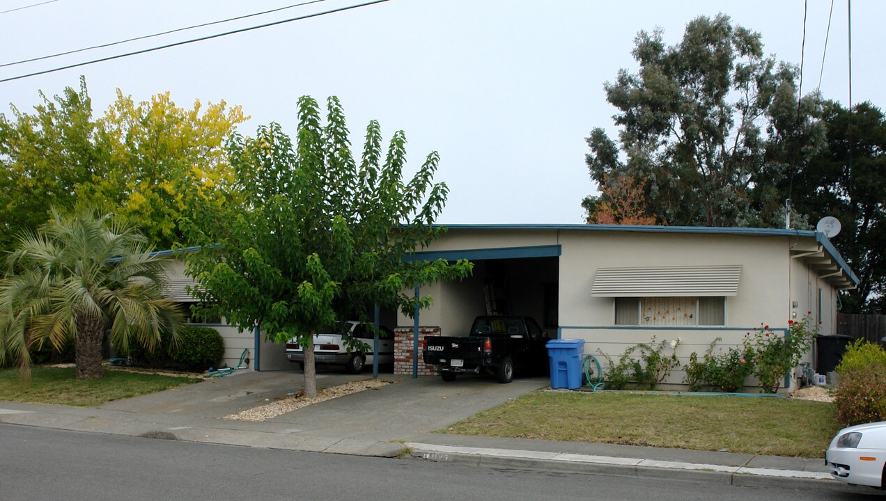 1027 Butte Ct in Santa Rosa, CA - Building Photo