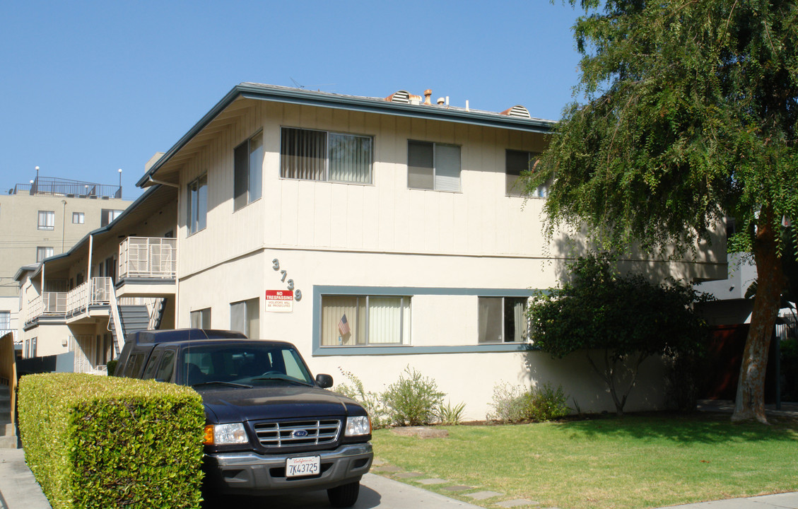 3739 Mentone Ave in Los Angeles, CA - Building Photo