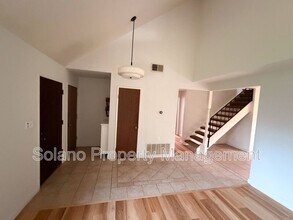 950 Pembroke Way in Dixon, CA - Building Photo - Building Photo