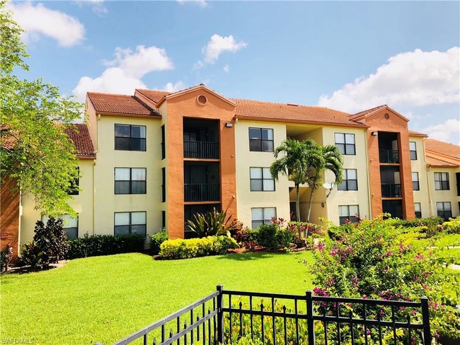 13515 Eagle Ridge Dr-Unit -524 in Ft. Myers, FL - Building Photo - Building Photo