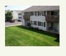 Columbia Village Apartments in Salem, OR - Foto de edificio - Building Photo