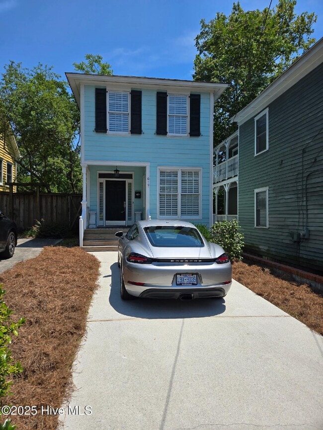 property at 617 S 2nd St