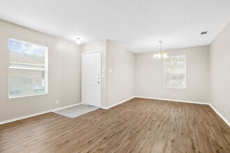 4811 Georges Farm in San Antonio, TX - Building Photo - Building Photo