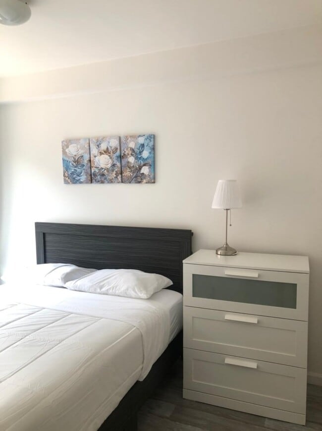 521 W 48th St in New York, NY - Building Photo - Building Photo