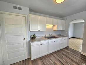 3906 Archer Dr in East Moline, IL - Building Photo - Building Photo