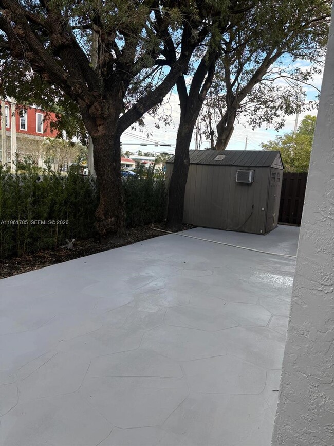 10225 NW 57th Terrace in Doral, FL - Building Photo - Building Photo