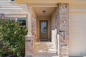 8727 Fischer Falls in San Antonio, TX - Building Photo - Building Photo