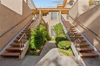 25855 McBean Pkwy in Santa Clarita, CA - Building Photo - Building Photo