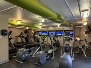 1021 N Garfield St, Unit 334 in Arlington, VA - Building Photo - Building Photo