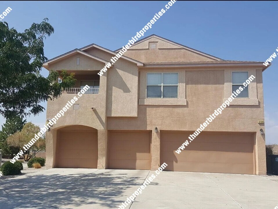5743 Valle Alegre Pl NW in Albuquerque, NM - Building Photo