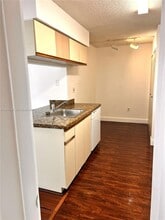 17500 NW 67th Ct in Hialeah, FL - Building Photo - Building Photo