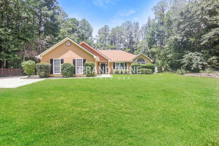 151 Wakefield Dr in Newnan, GA - Building Photo