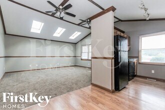 2102 E Edgewood Ave in Indianapolis, IN - Building Photo - Building Photo