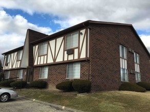 Hampton Square in Allen Park, MI - Foto de edificio - Building Photo