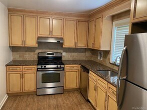 452 Dawson Ln in Jericho, NY - Building Photo - Building Photo