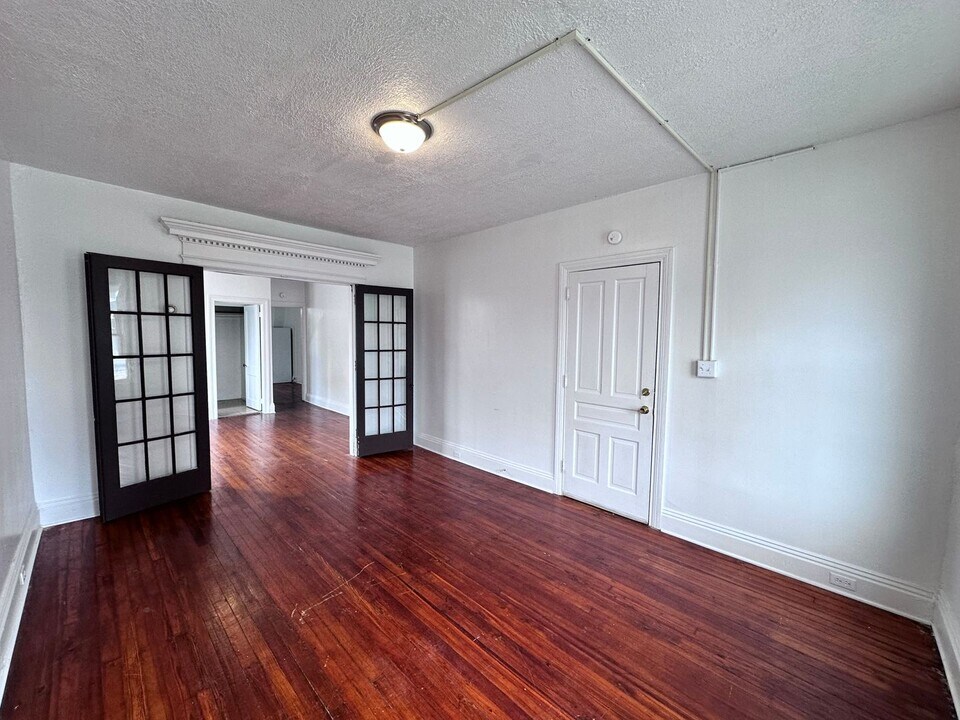 1164 E King St-Unit -Apt 1 in York, PA - Building Photo