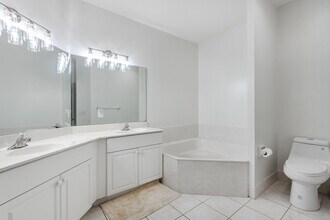 12582 Shoreline Dr in Wellington, FL - Building Photo - Building Photo