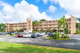 6795 Huntington Ln, Unit 2050 in Delray Beach, FL - Building Photo - Building Photo
