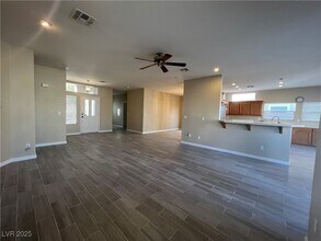 5712 N Tropic Mist St in Las Vegas, NV - Building Photo - Building Photo