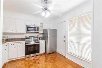 10558 High Hollows Dr in Dallas, TX - Building Photo - Building Photo