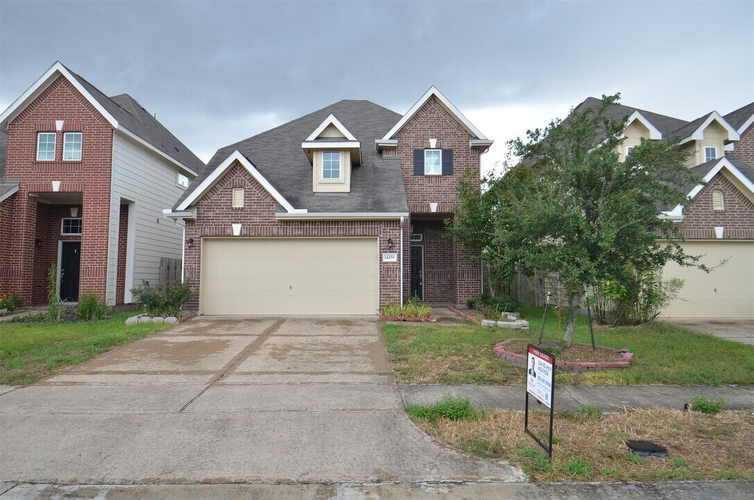 14255 Garland Brook Dr in Houston, TX - Building Photo