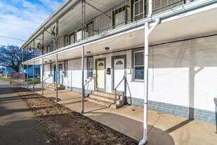 801-817 W 5th Ave in Lancaster, OH - Building Photo
