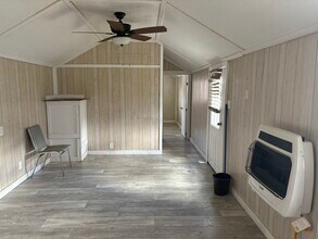 2410 N Hwy 25 W, Unit T in Williamsburg, KY - Foto de edificio - Building Photo