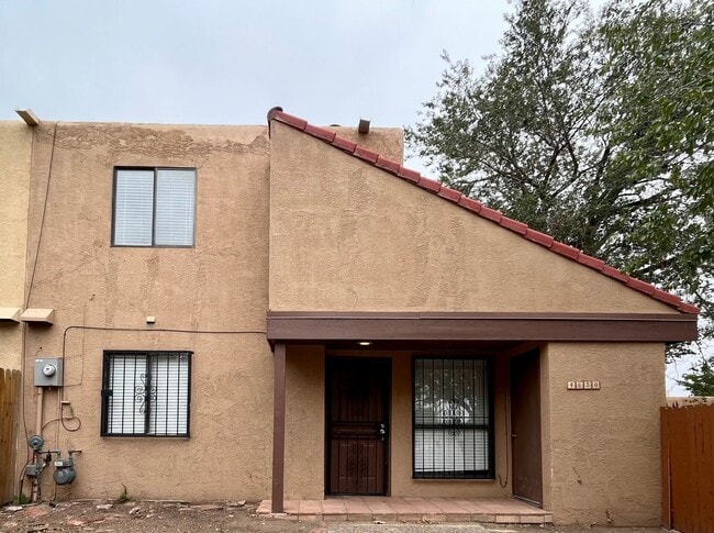 property at 4630 La Vida Nueva Del Norte SW