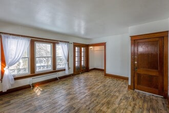 79 Ideal St, Unit Upper in Buffalo, NY - Building Photo - Building Photo