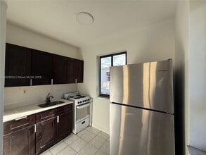 1037 SW 4th St in Miami, FL - Building Photo - Building Photo