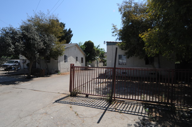 10961 Roswell Ave in Pomona, CA - Building Photo - Building Photo