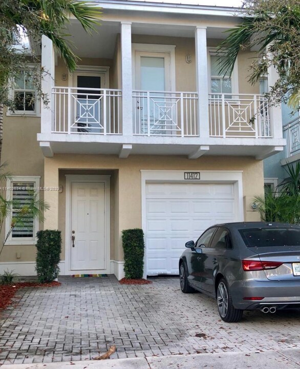11412 NW 74th Ter in Doral, FL - Building Photo