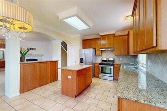 5106 Laura Lee Ln in Pasadena, TX - Building Photo - Building Photo