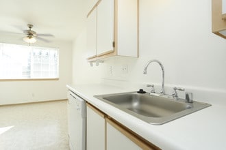 Parkhurst Apartments in Bremerton, WA - Foto de edificio - Interior Photo