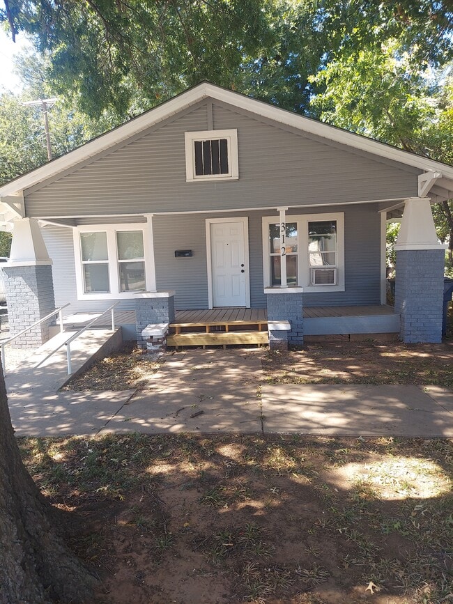 property at 312 S 8th St