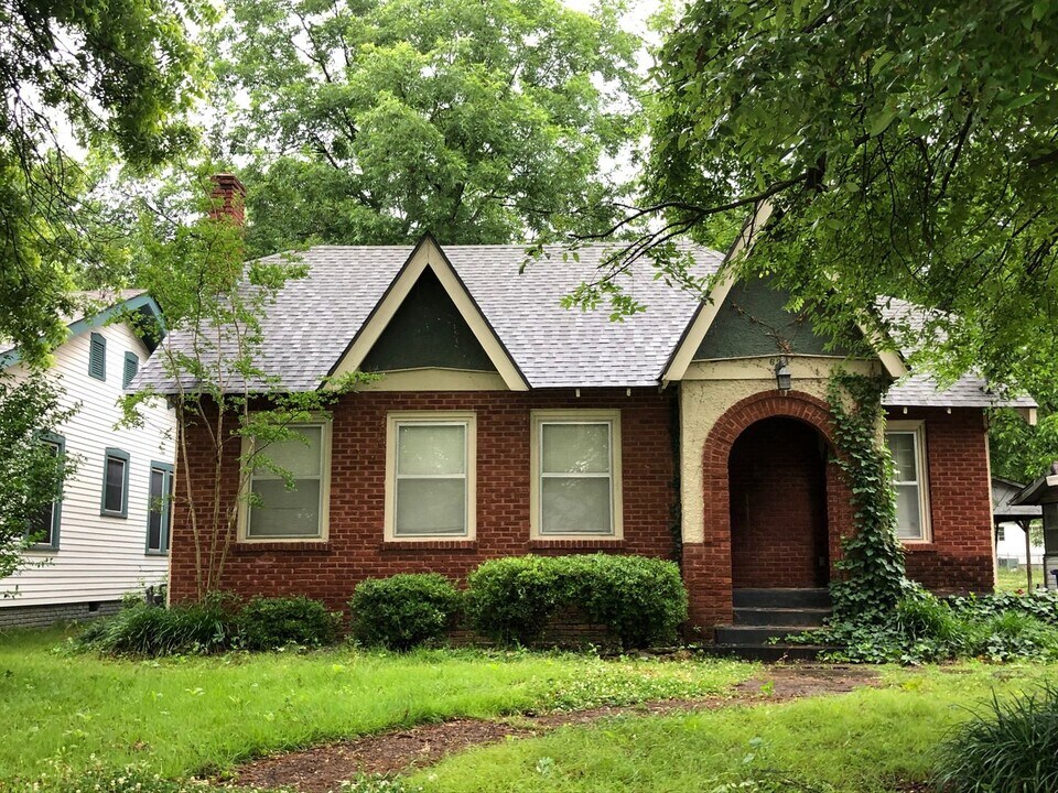 624 Clifton Ct in Fort Smith, AR - Foto de edificio