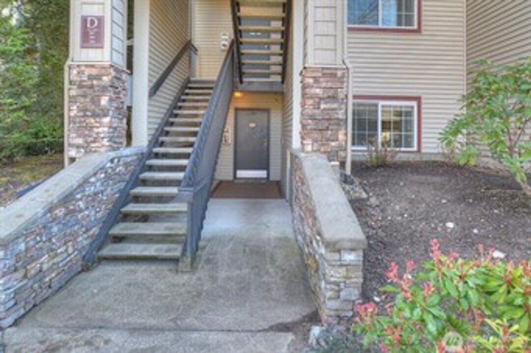 25025 SE Klahanie Blvd in Issaquah, WA - Building Photo