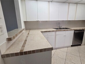 7034 SW 114th Pl in Miami, FL - Foto de edificio - Building Photo