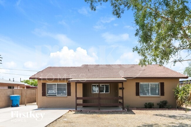 property at 1822 N 21st Pl