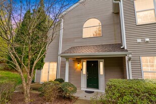 40 Four Oaks Rd in Bedminster, NJ - Building Photo