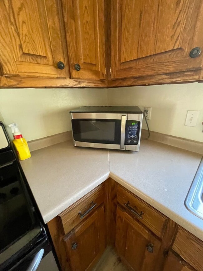 property at 905 N Main St